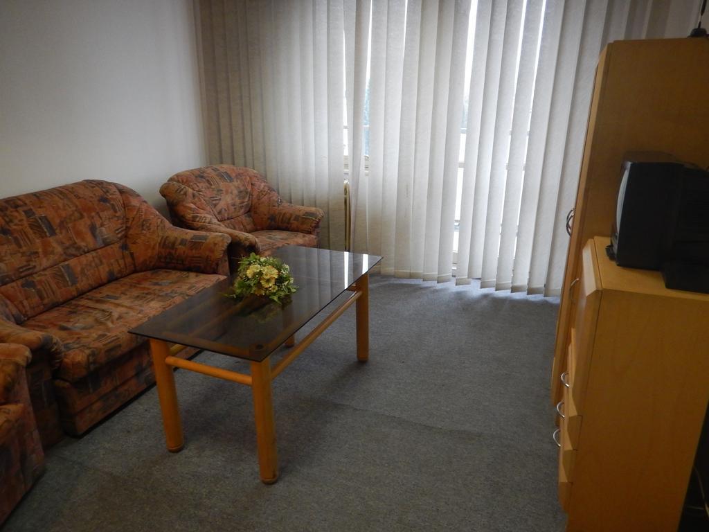 Biznis Centrum / Ubytovna Roznava Luaran gambar